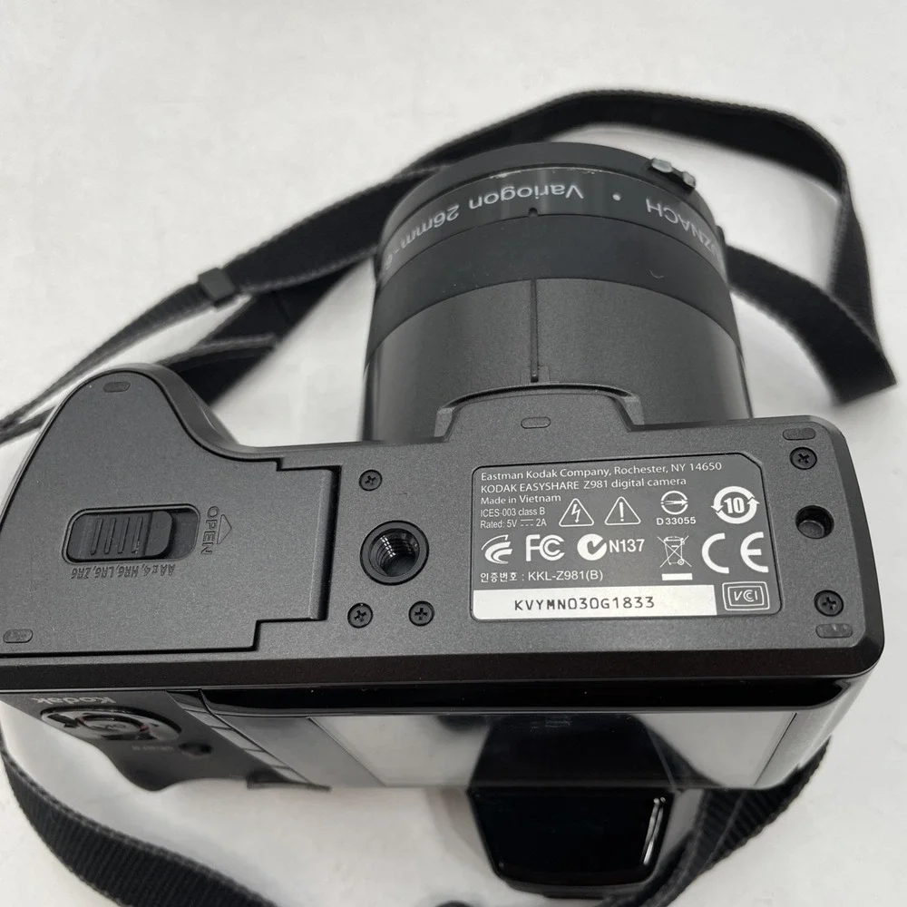 Kodak EasyShare Digital Camera Z981 14.0MP 26x Zoom+Battery+Manuals+Case